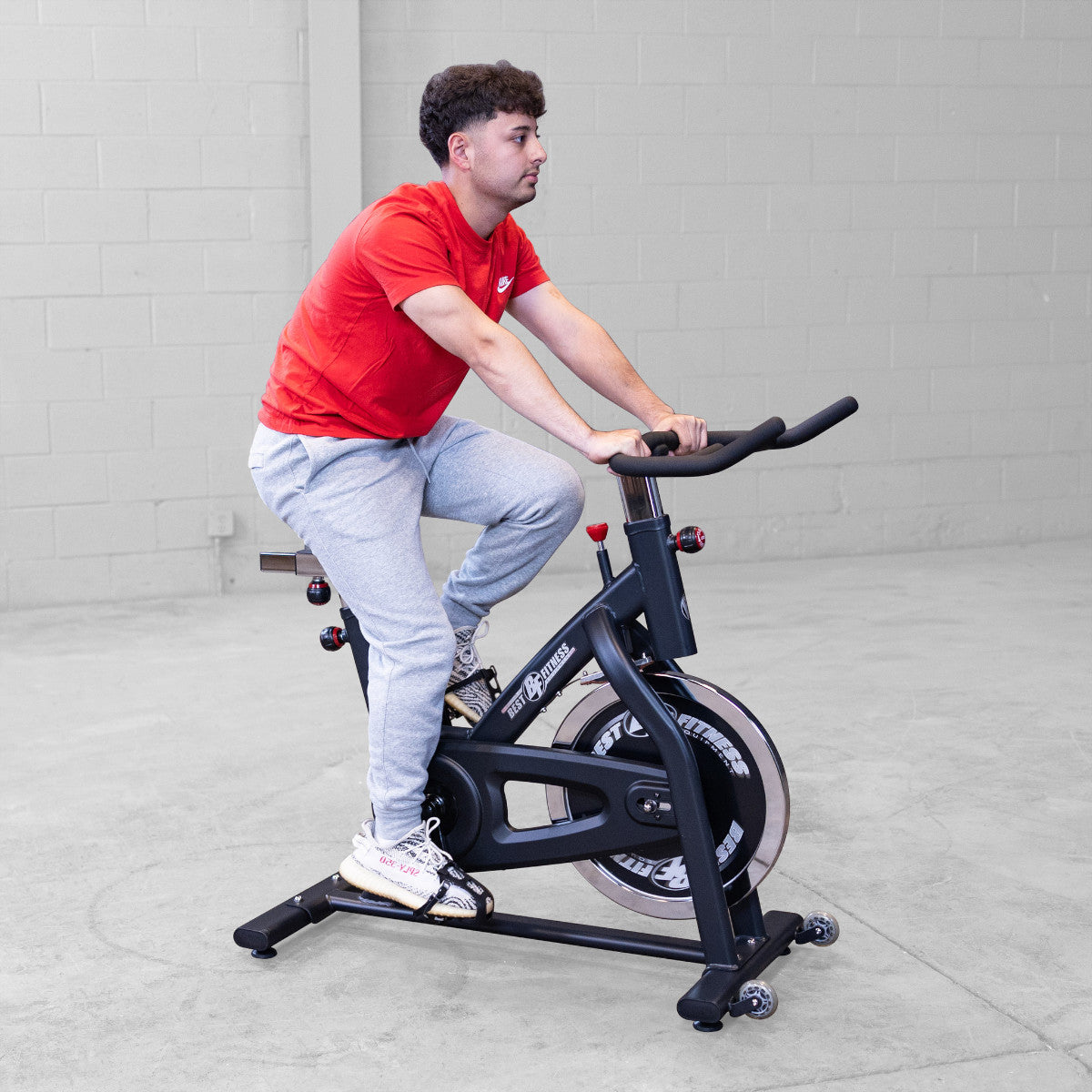 Body-Solid Best Fitness BFSB5B Indoor Training Cycle man riding