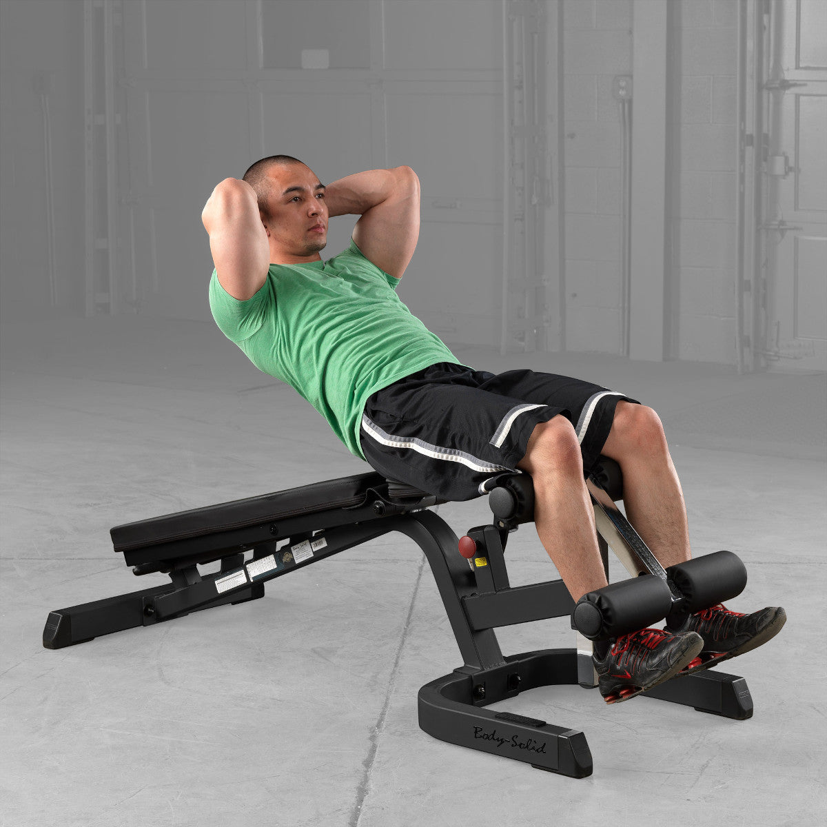 Body-Solid GFID71B Flat Incline Decline Bench man exercising