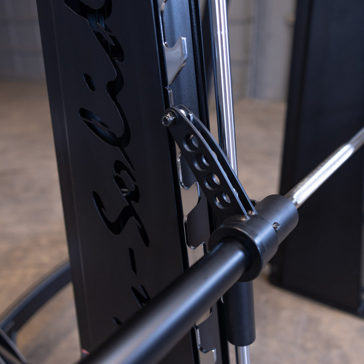 Body-Solid Pro ClubLine SCB1000B Counter Balanced Smith Machine bar closeup