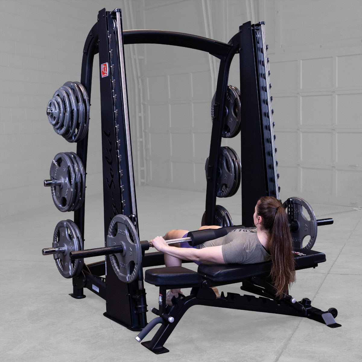 Body-Solid Pro ClubLine SCB1000B Counter Balanced Smith Machine woman exercising